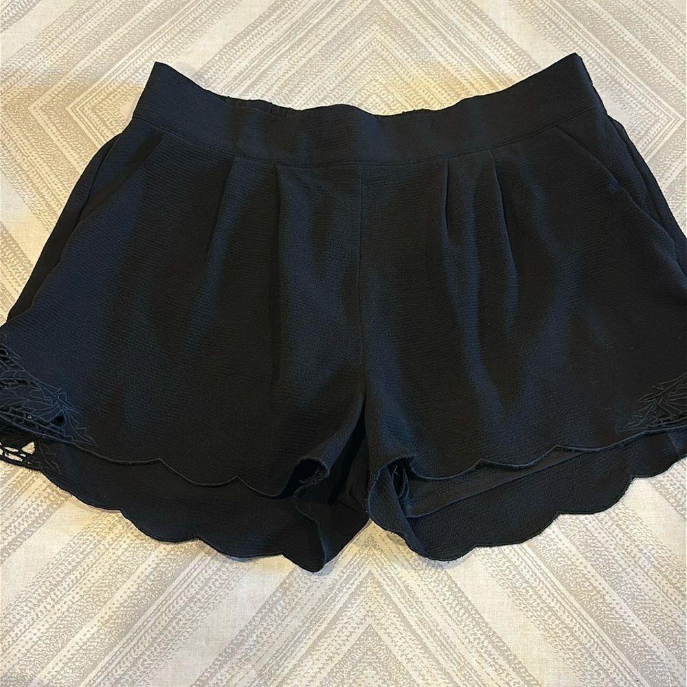 Dex Women’s Black Lace Scalloped Dress Shorts - Size M